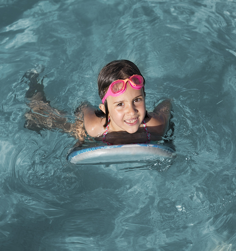 العناية بأذنيك بعد السباحة: كيف تتجنب التهاب الأذن ؟