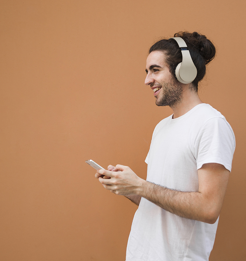 الاستخدام المفرط لسماعات الرأس بين الشباب: خطر غير مرئي على الصحة السمعية